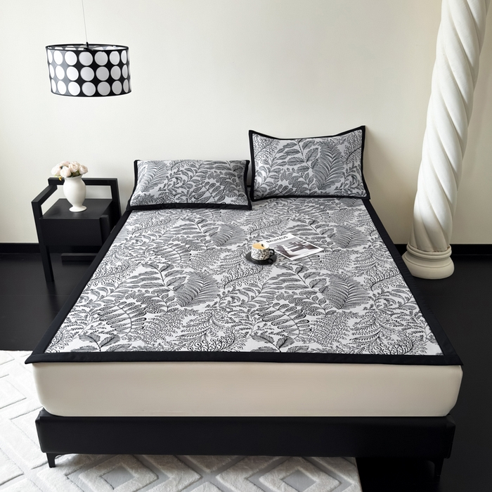 91家纺网 家纺一手货源 找家纺 九花鹿 2025新款A类赫本风PE凉感提花冰丝凉席-平铺款 幽然风情