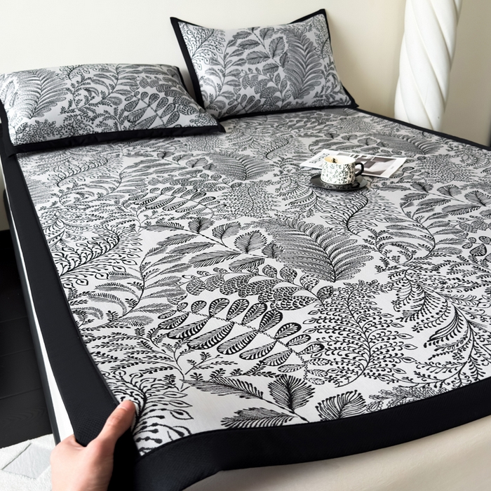 91家纺网 家纺一手货源 找家纺 九花鹿 2025新款A类赫本风PE凉感提花冰丝凉席-平铺款 幽然风情