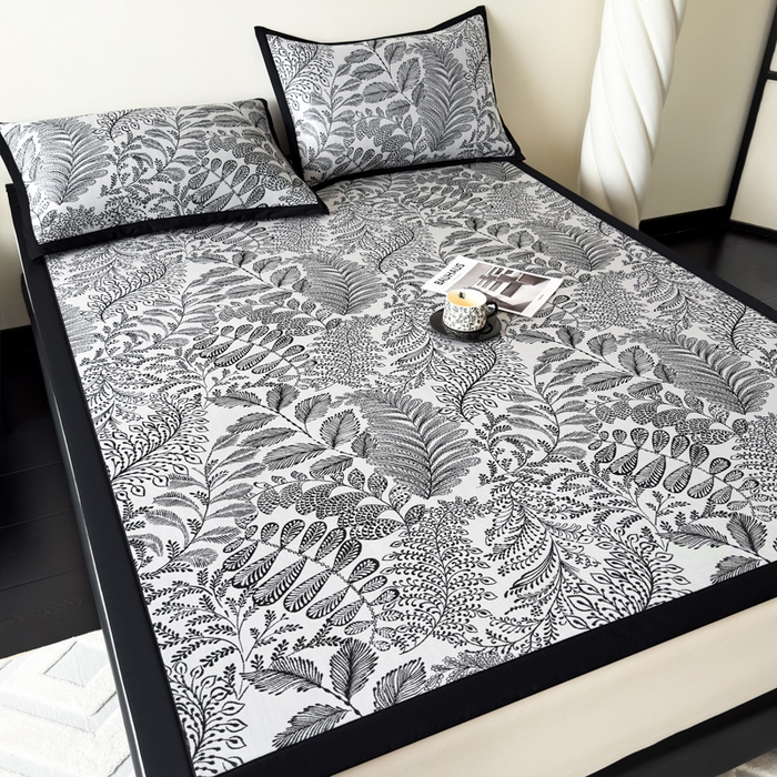 91家纺网 家纺一手货源 找家纺 九花鹿 2025新款A类赫本风PE凉感提花冰丝凉席-平铺款 幽然风情