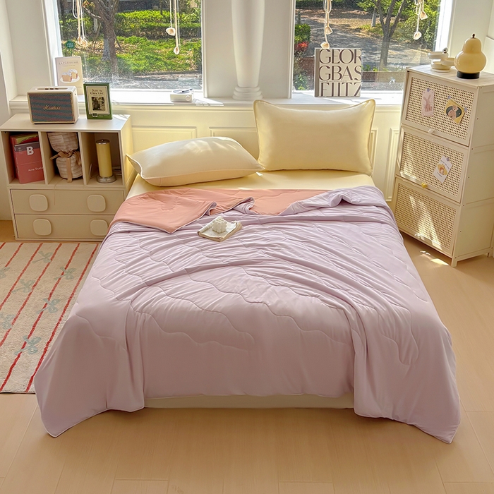 91家纺网 家纺一手货源 找家纺 百寐 2025新款A类160克88%锦纶+12%氨纶锦氨夏被纯色夏凉被空调被 浅紫+深粉