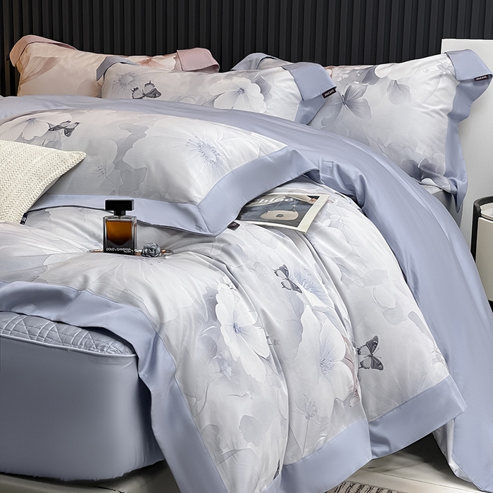 91家纺网 家纺一手货源 找家纺 2025夏季A类母婴级天丝棉印花四件套纯棉全棉高端数码印花丝滑裸睡长绒棉被套真丝床上用品 蝶织梦-蓝