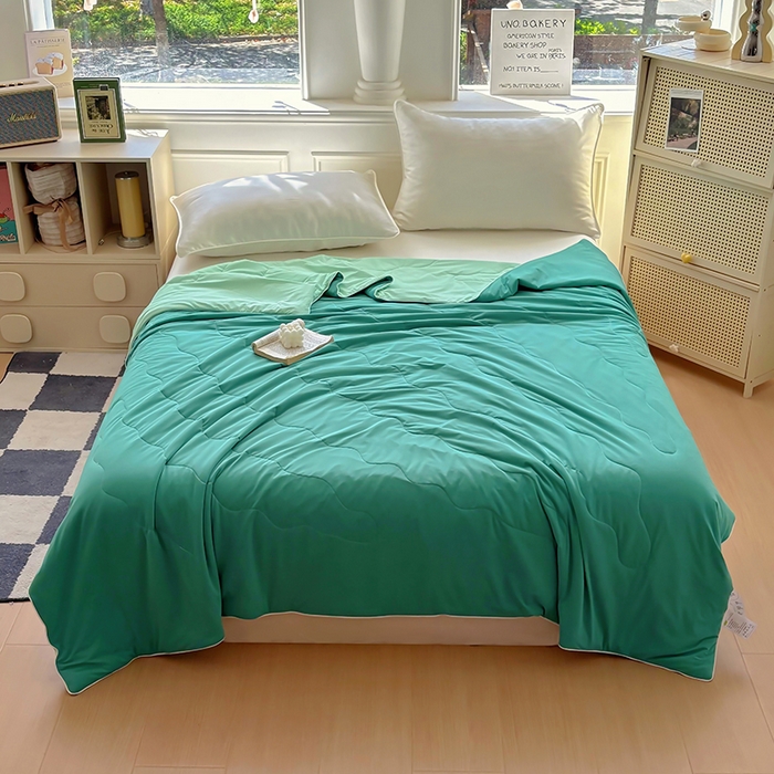 91家纺网 家纺一手货源 找家纺 百寐 2025新款A类160克88%锦纶+12%氨纶锦氨夏被纯色夏凉被空调被 深绿+浅绿