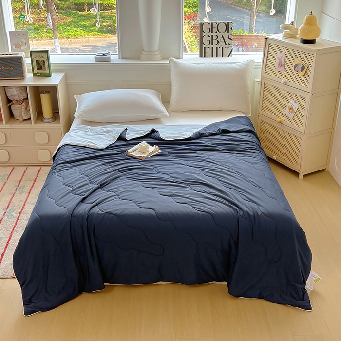 91家纺网 家纺一手货源 找家纺 百寐 2025新款A类160克88%锦纶+12%氨纶锦氨夏被纯色夏凉被空调被 亚朵兰+浅蓝