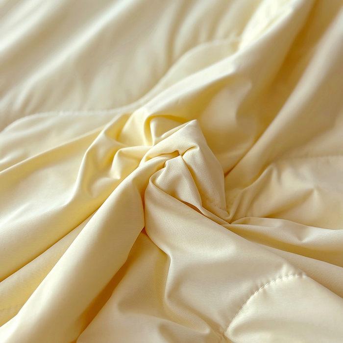 91家纺网 家纺一手货源 找家纺 百寐 2025新款A类160克88%锦纶+12%氨纶锦氨夏被纯色夏凉被空调被 米黄