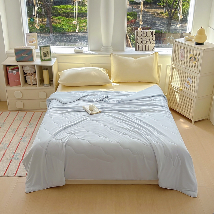 百寐 2025新款A类160克88%锦纶+12%氨纶锦氨夏被纯色夏凉被空调被 浅蓝