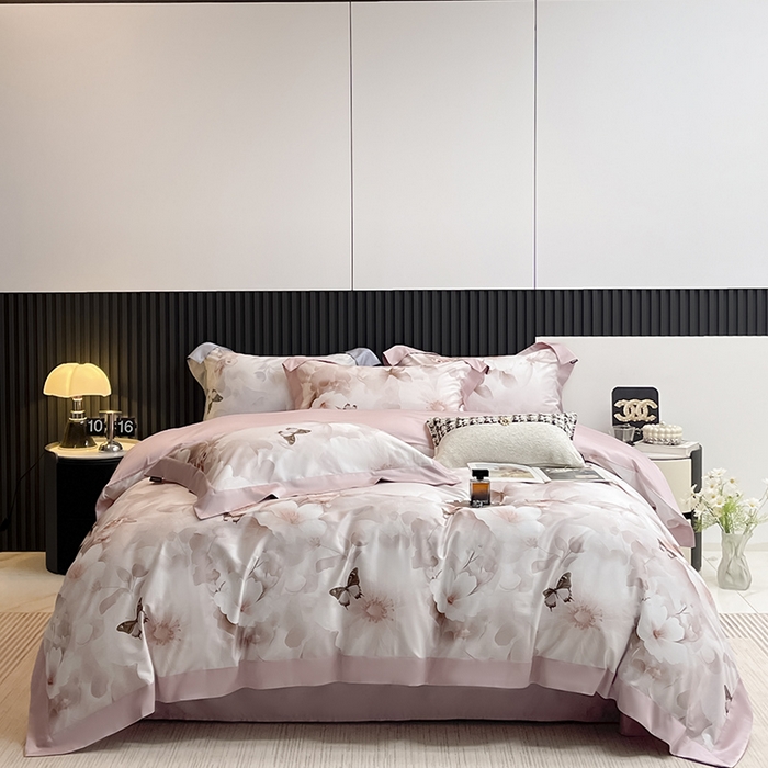 91家纺网 家纺一手货源 找家纺 2025夏季A类母婴级天丝棉印花四件套纯棉全棉高端数码印花丝滑裸睡长绒棉被套真丝床上用品 蝶织梦-粉