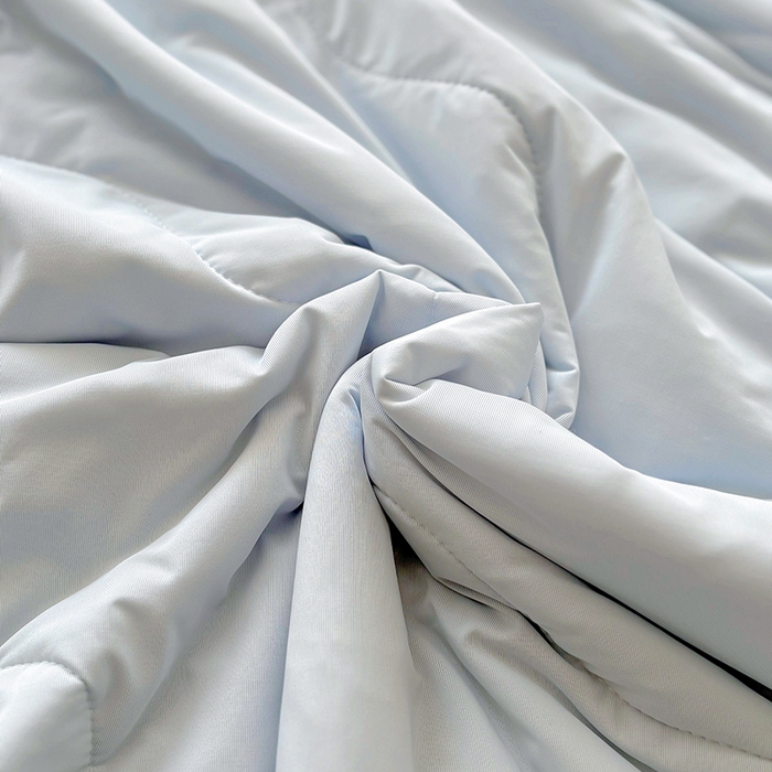 91家纺网 家纺一手货源 找家纺 百寐 2025新款A类160克88%锦纶+12%氨纶锦氨夏被纯色夏凉被空调被 浅蓝