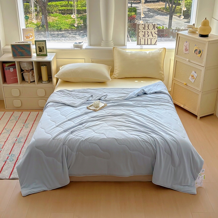 百寐 2025新款A类160克88%锦纶+12%氨纶锦氨夏被纯色夏凉被空调被 浅蓝+浅灰