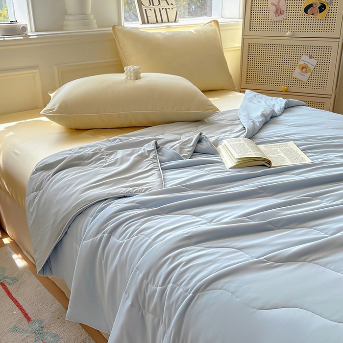 91家纺网 家纺一手货源 找家纺 百寐 2025新款A类160克88%锦纶+12%氨纶锦氨夏被纯色夏凉被空调被 浅蓝+浅灰