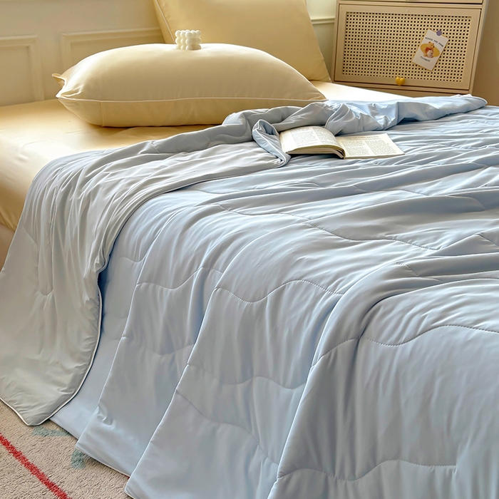 91家纺网 家纺一手货源 找家纺 百寐 2025新款A类160克88%锦纶+12%氨纶锦氨夏被纯色夏凉被空调被 浅蓝+浅灰