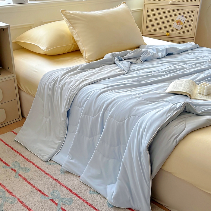 91家纺网 家纺一手货源 找家纺 百寐 2025新款A类160克88%锦纶+12%氨纶锦氨夏被纯色夏凉被空调被 浅蓝+浅灰