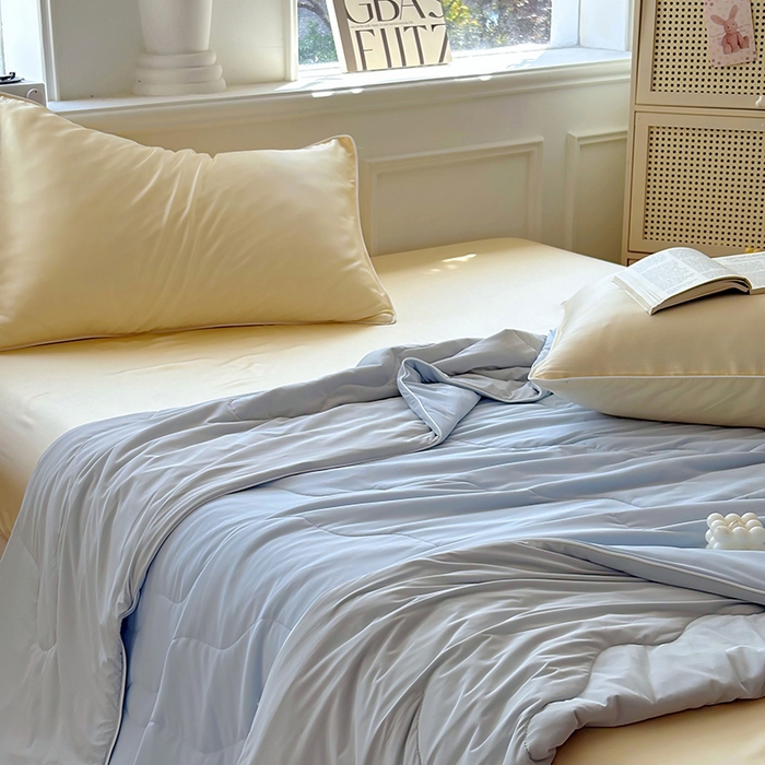 91家纺网 家纺一手货源 找家纺 百寐 2025新款A类160克88%锦纶+12%氨纶锦氨夏被纯色夏凉被空调被 浅蓝+浅灰