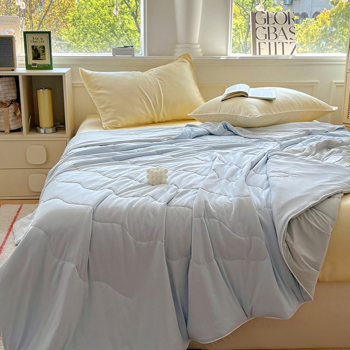 91家纺网 家纺一手货源 找家纺 百寐 2025新款A类160克88%锦纶+12%氨纶锦氨夏被纯色夏凉被空调被 浅蓝+浅灰