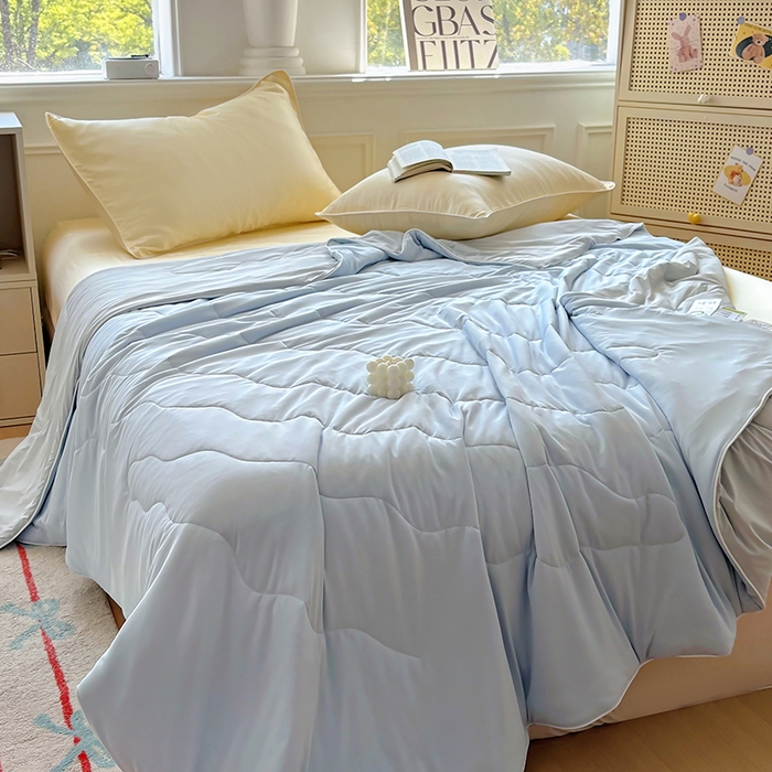 91家纺网 家纺一手货源 找家纺 百寐 2025新款A类160克88%锦纶+12%氨纶锦氨夏被纯色夏凉被空调被 浅蓝+浅灰