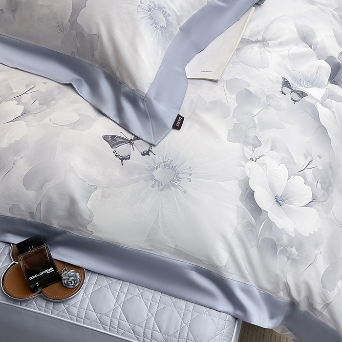 91家纺网 家纺一手货源 找家纺 2025夏季A类母婴级天丝棉印花四件套纯棉全棉高端数码印花丝滑裸睡长绒棉被套真丝床上用品 蝶织梦-蓝