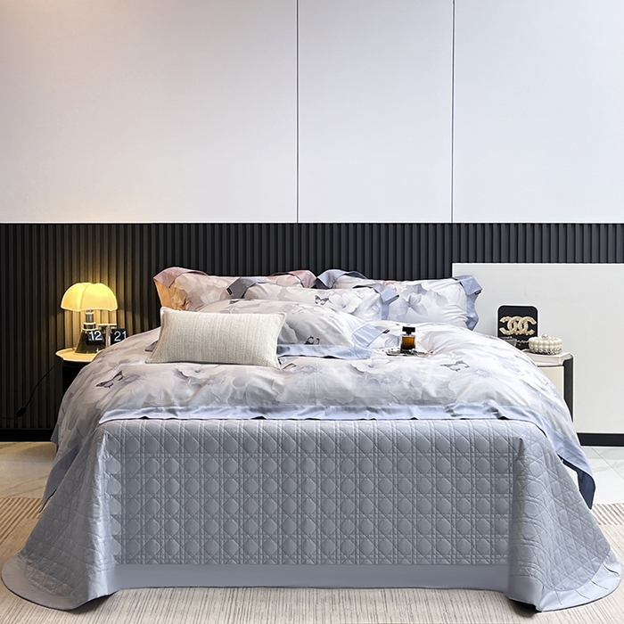 91家纺网 家纺一手货源 找家纺 2025夏季A类母婴级天丝棉印花四件套纯棉全棉高端数码印花丝滑裸睡长绒棉被套真丝床上用品 蝶织梦-蓝