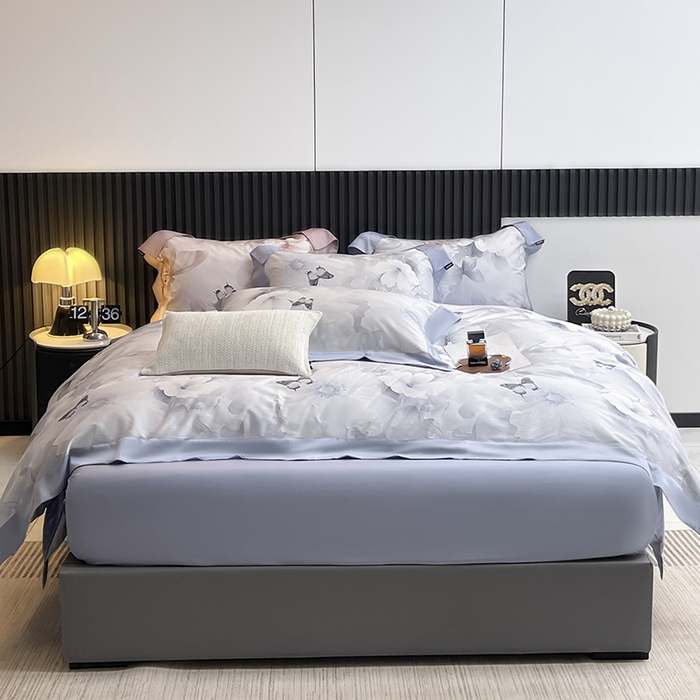 91家纺网 家纺一手货源 找家纺 2025A类母婴级天丝棉夹棉床盖床笠四件套全棉纯棉纯色长绒棉真丝保护罩高级感印花床上用品 蝶织梦-蓝