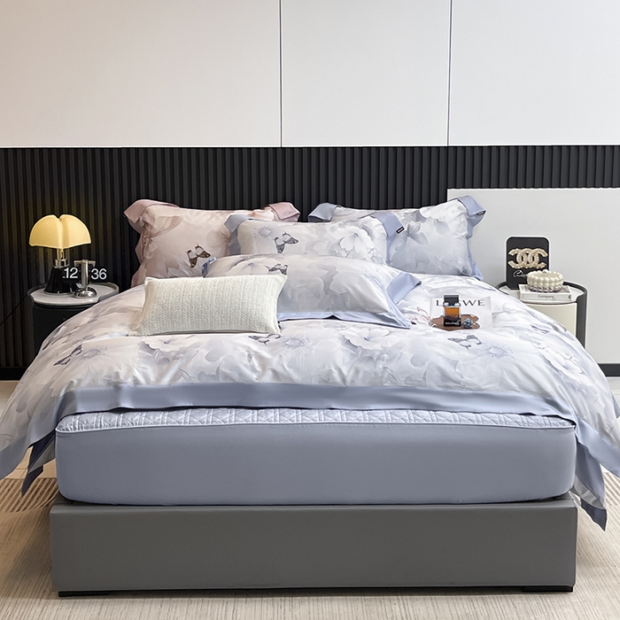 91家纺网 家纺一手货源 找家纺 2025A类母婴级天丝棉夹棉床盖床笠四件套全棉纯棉纯色长绒棉真丝保护罩高级感印花床上用品 蝶织梦-蓝