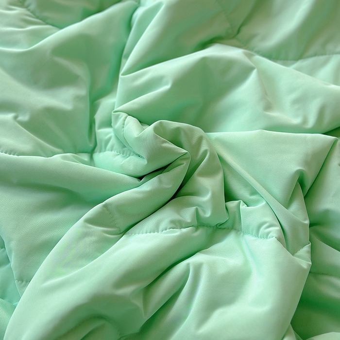 91家纺网 家纺一手货源 找家纺 百寐 2025新款A类160克88%锦纶+12%氨纶锦氨夏被纯色夏凉被空调被 浅绿+灰