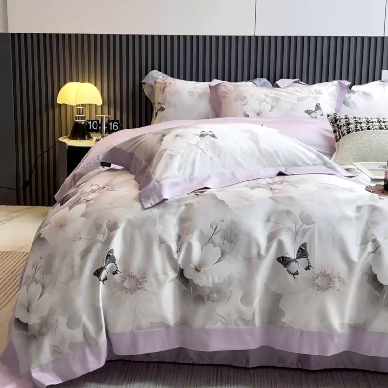 91家纺网 家纺一手货源 找家纺 2025夏季A类母婴级天丝棉印花四件套纯棉全棉高端数码印花丝滑裸睡长绒棉被套真丝床上用品 蝶织梦-紫