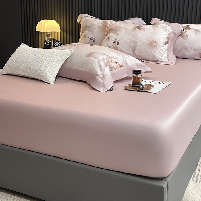 91家纺网 家纺一手货源 找家纺 2025A类母婴级天丝棉夹棉床盖床笠四件套全棉纯棉纯色长绒棉真丝保护罩高级感印花床上用品 蝶织梦-粉