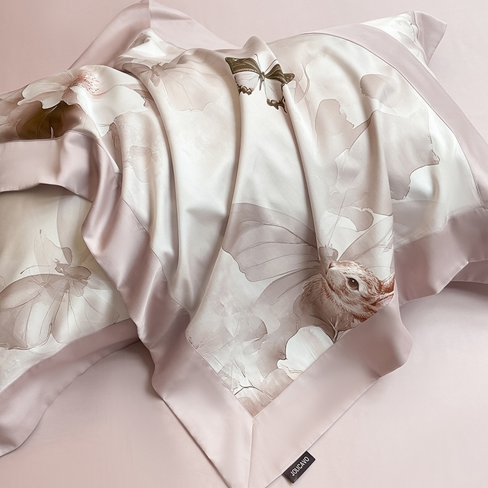 91家纺网 家纺一手货源 找家纺 2025A类母婴级天丝棉夹棉床盖床笠四件套全棉纯棉纯色长绒棉真丝保护罩高级感印花床上用品 蝶织梦-粉