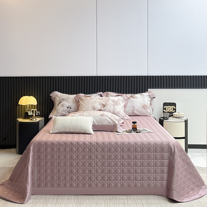 91家纺网 家纺一手货源 找家纺 2025A类母婴级天丝棉夹棉床盖床笠四件套全棉纯棉纯色长绒棉真丝保护罩高级感印花床上用品 蝶织梦-粉