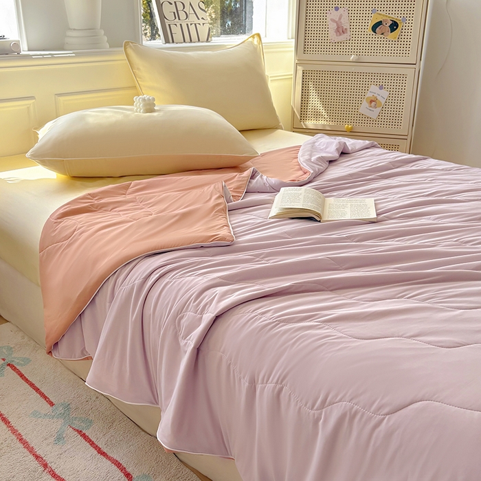 91家纺网 家纺一手货源 找家纺 百寐 2025新款A类160克88%锦纶+12%氨纶锦氨夏被纯色夏凉被空调被 浅紫+深粉