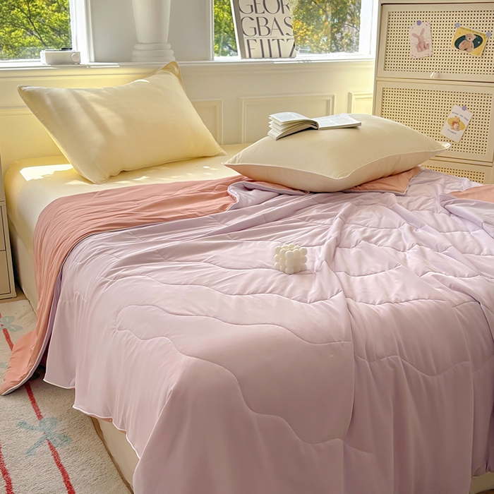 91家纺网 家纺一手货源 找家纺 百寐 2025新款A类160克88%锦纶+12%氨纶锦氨夏被纯色夏凉被空调被 浅紫+深粉