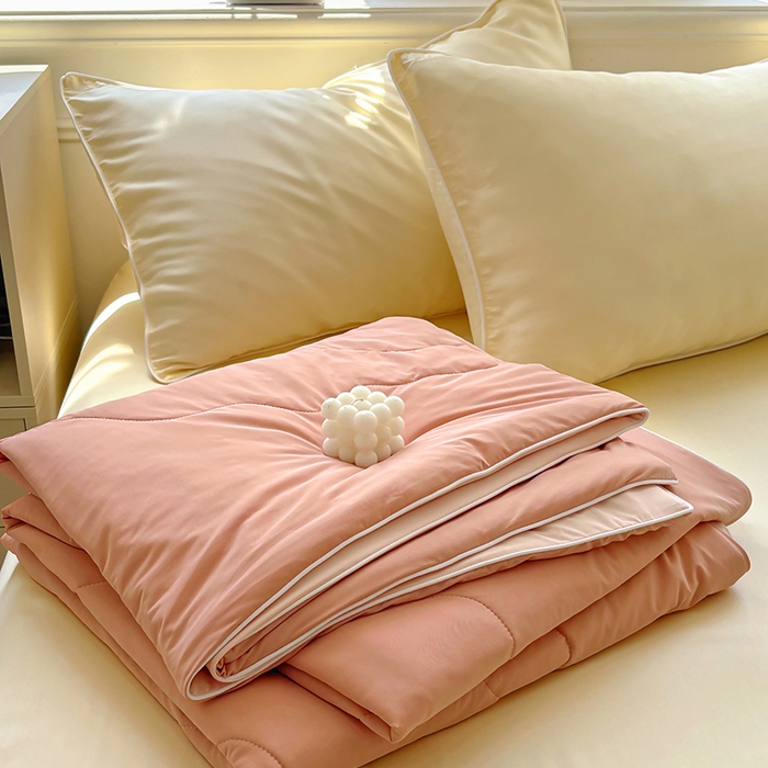 91家纺网 家纺一手货源 找家纺 百寐 2025新款A类160克88%锦纶+12%氨纶锦氨夏被纯色夏凉被空调被 深粉+浅粉