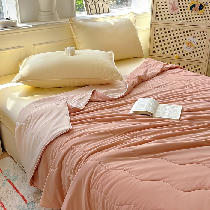 91家纺网 家纺一手货源 找家纺 百寐 2025新款A类160克88%锦纶+12%氨纶锦氨夏被纯色夏凉被空调被 深粉+浅粉