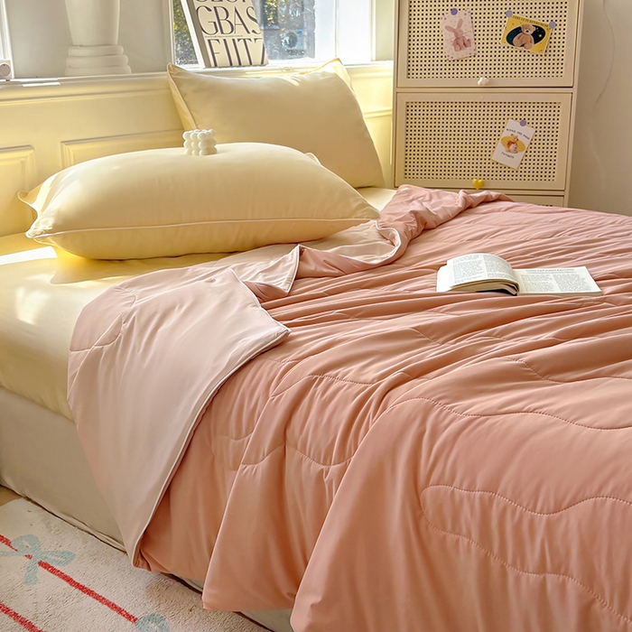 91家纺网 家纺一手货源 找家纺 百寐 2025新款A类160克88%锦纶+12%氨纶锦氨夏被纯色夏凉被空调被 深粉+浅粉