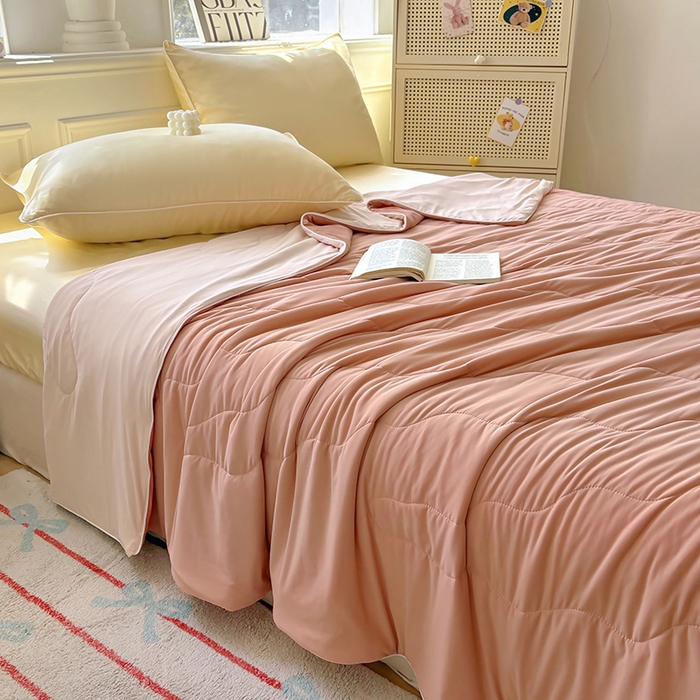 91家纺网 家纺一手货源 找家纺 百寐 2025新款A类160克88%锦纶+12%氨纶锦氨夏被纯色夏凉被空调被 深粉+浅粉