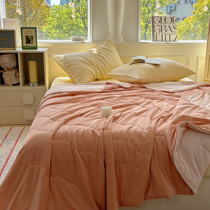 91家纺网 家纺一手货源 找家纺 百寐 2025新款A类160克88%锦纶+12%氨纶锦氨夏被纯色夏凉被空调被 深粉+浅粉