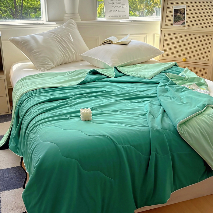 91家纺网 家纺一手货源 找家纺 百寐 2025新款A类160克88%锦纶+12%氨纶锦氨夏被纯色夏凉被空调被 深绿+浅绿