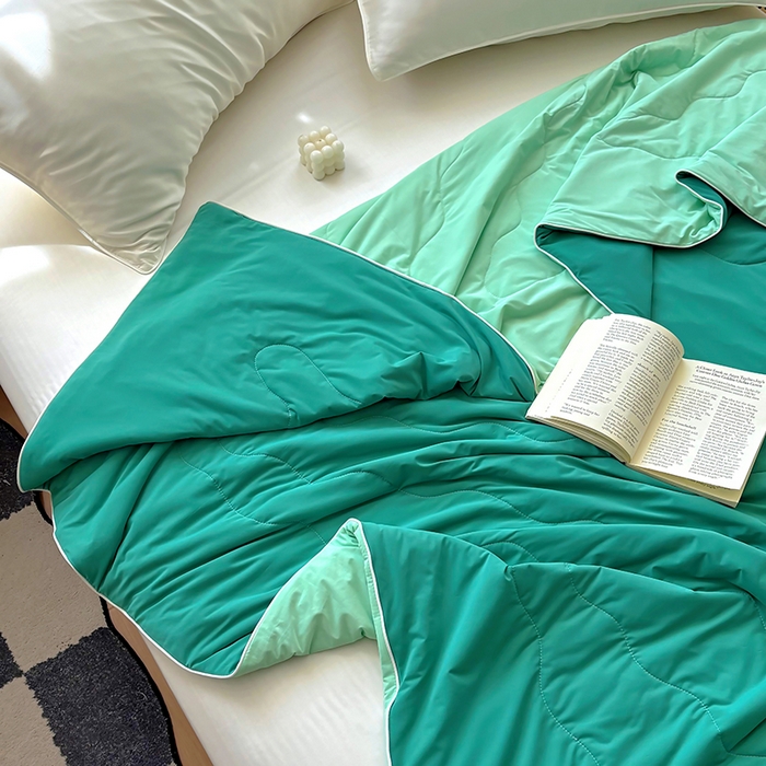 91家纺网 家纺一手货源 找家纺 百寐 2025新款A类160克88%锦纶+12%氨纶锦氨夏被纯色夏凉被空调被 深绿+浅绿