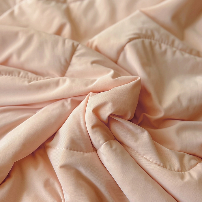 91家纺网 家纺一手货源 找家纺 百寐 2025新款A类160克88%锦纶+12%氨纶锦氨夏被纯色夏凉被空调被 香槟粉+浅灰