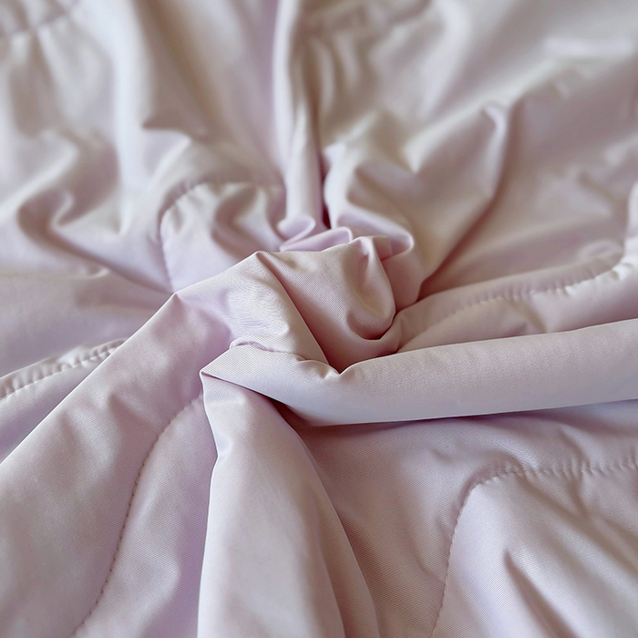 91家纺网 家纺一手货源 找家纺 百寐 2025新款A类160克88%锦纶+12%氨纶锦氨夏被纯色夏凉被空调被 紫+浅灰