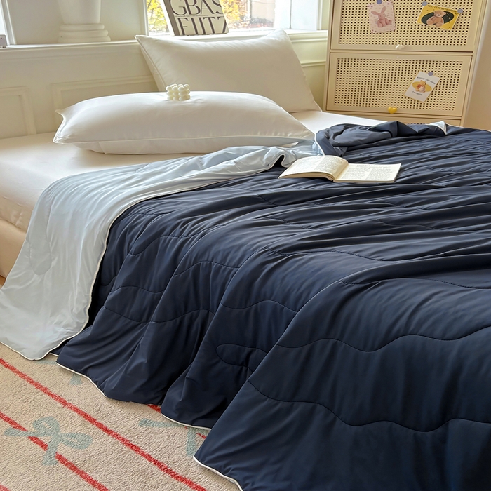 91家纺网 家纺一手货源 找家纺 百寐 2025新款A类160克88%锦纶+12%氨纶锦氨夏被纯色夏凉被空调被 亚朵兰+浅蓝