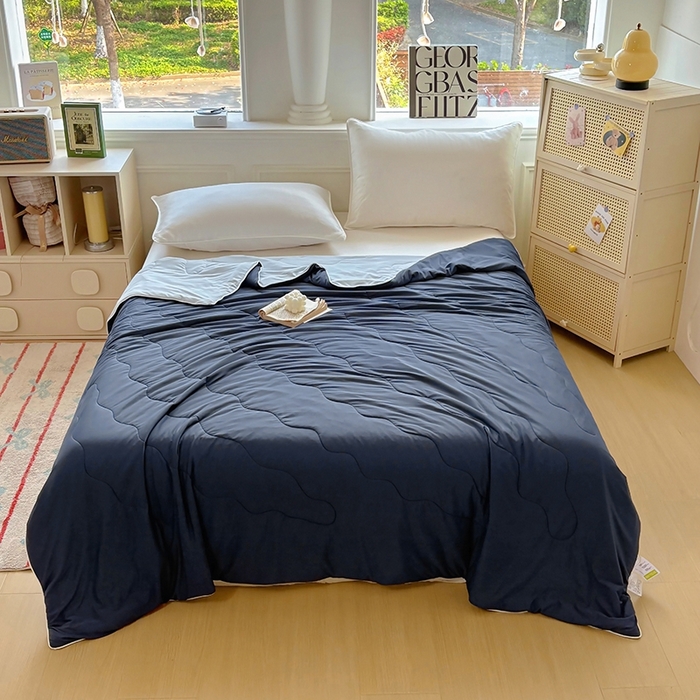 91家纺网 家纺一手货源 找家纺 百寐 2025新款A类160克88%锦纶+12%氨纶锦氨夏被纯色夏凉被空调被 亚朵兰+浅蓝