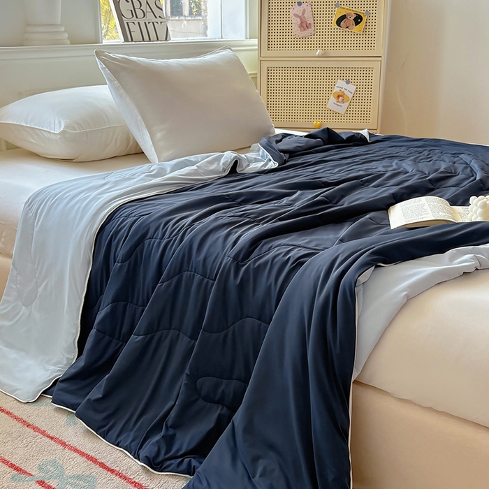 91家纺网 家纺一手货源 找家纺 百寐 2025新款A类160克88%锦纶+12%氨纶锦氨夏被纯色夏凉被空调被 亚朵兰+浅蓝