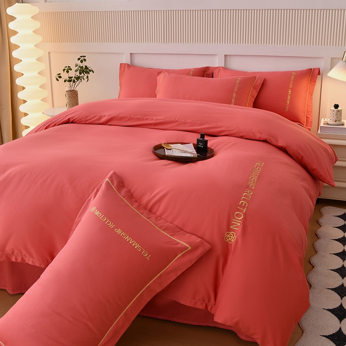 91家纺网 家纺一手货源 找家纺 宇彬家纺 2025直播热新款13374全棉母婴级压线纯色刺绣四件套全棉贡缎新疆长绒字母款轻奢 山茶-宝石红