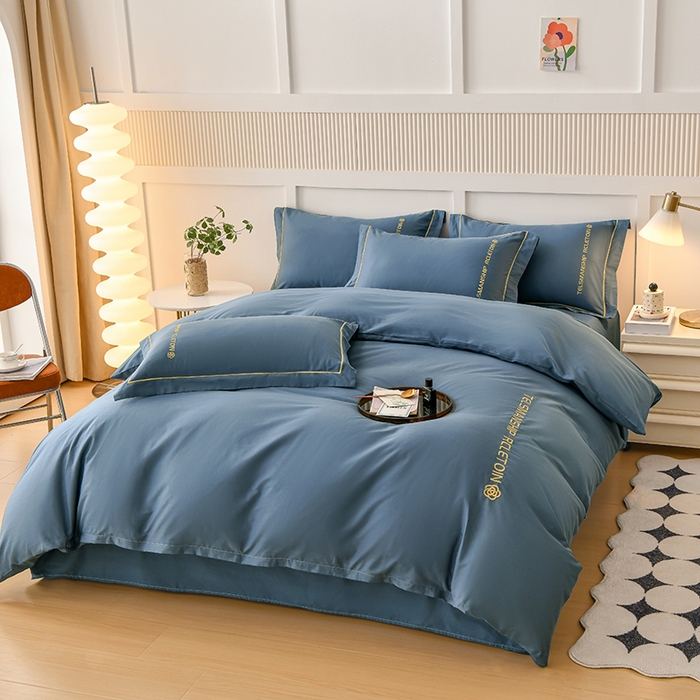 91家纺网 家纺一手货源 找家纺 宇彬家纺 2025直播热新款13374全棉母婴级压线纯色刺绣四件套全棉贡缎新疆长绒字母款轻奢 山茶-宾利蓝