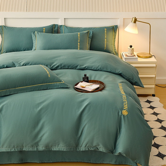 91家纺网 家纺一手货源 找家纺 宇彬家纺 2025直播热新款13374全棉母婴级压线纯色刺绣四件套全棉贡缎新疆长绒字母款轻奢 山茶-摩卡绿