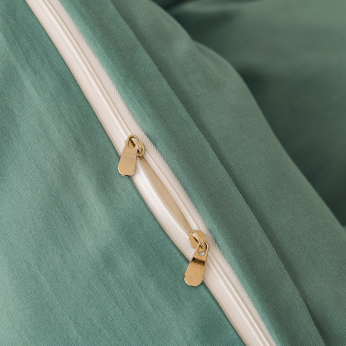 91家纺网 家纺一手货源 找家纺 宇彬家纺 2025直播热新款13374全棉母婴级压线纯色刺绣四件套全棉贡缎新疆长绒字母款轻奢 山茶-摩卡绿