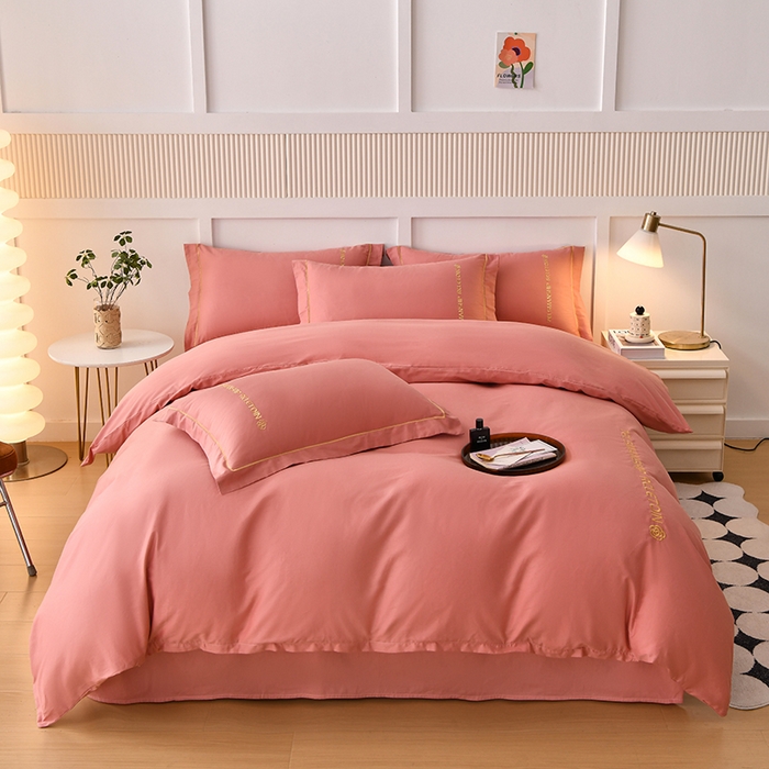 宇彬家纺 2025直播热新款13374全棉母婴级压线纯色刺绣四件套全棉贡缎新疆长绒字母款轻奢 山茶-奶油粉