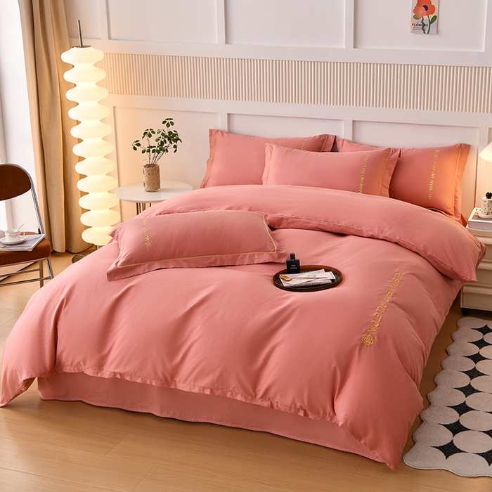 91家纺网 家纺一手货源 找家纺 宇彬家纺 2025直播热新款13374全棉母婴级压线纯色刺绣四件套全棉贡缎新疆长绒字母款轻奢 山茶-奶油粉