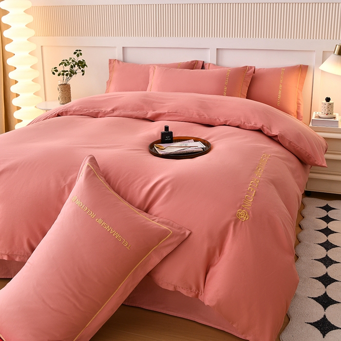 91家纺网 家纺一手货源 找家纺 宇彬家纺 2025直播热新款13374全棉母婴级压线纯色刺绣四件套全棉贡缎新疆长绒字母款轻奢 山茶-奶油粉