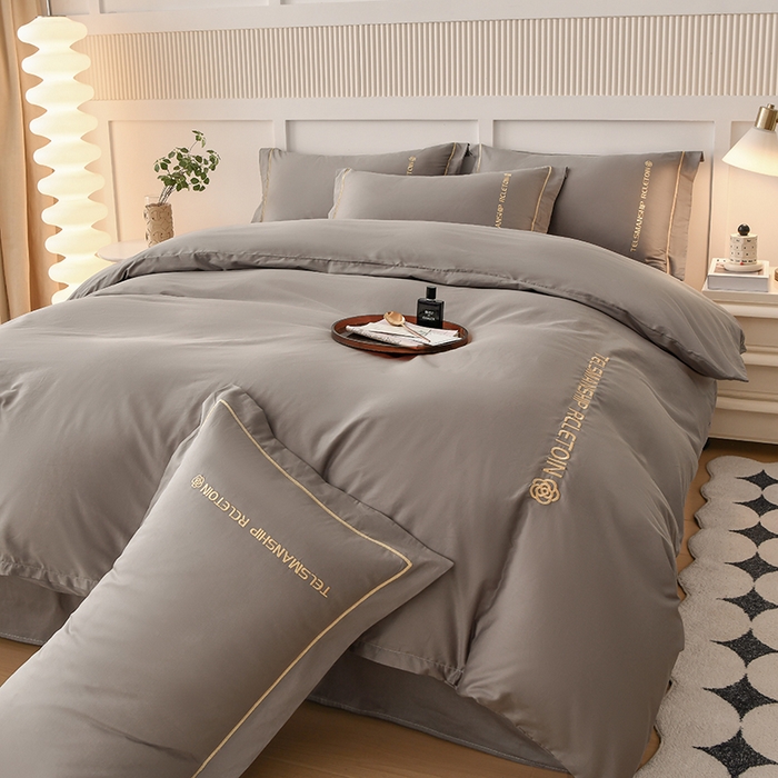 91家纺网 家纺一手货源 找家纺 宇彬家纺 2025直播热新款13374全棉母婴级压线纯色刺绣四件套全棉贡缎新疆长绒字母款轻奢 山茶-绅士灰