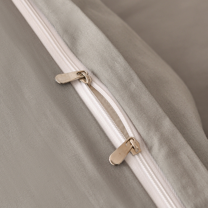 91家纺网 家纺一手货源 找家纺 宇彬家纺 2025直播热新款13374全棉母婴级压线纯色刺绣四件套全棉贡缎新疆长绒字母款轻奢 山茶-绅士灰